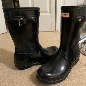 Black hunter boots